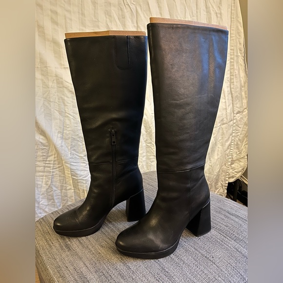 New in box LEATHER comfortable heeled boots! - Picture 4 of 17